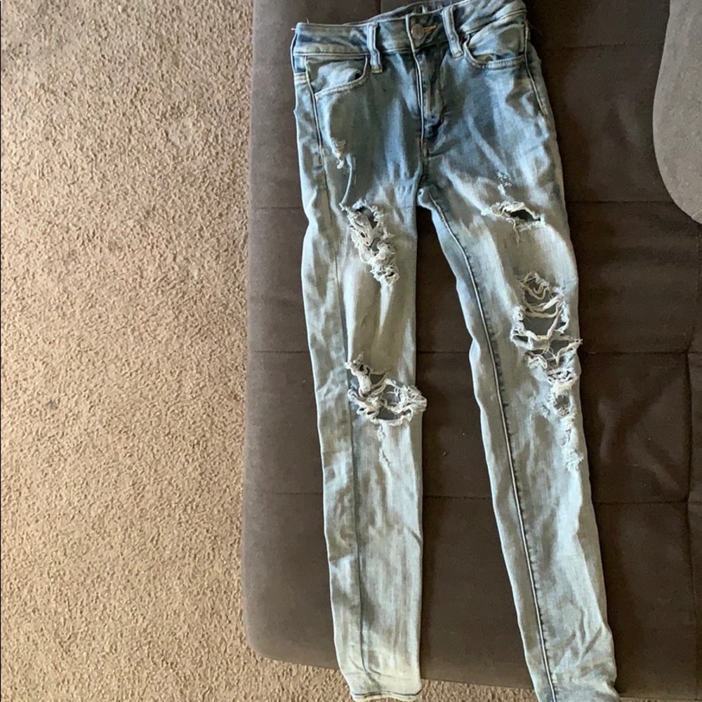American Eagle Light wash ripped jeans